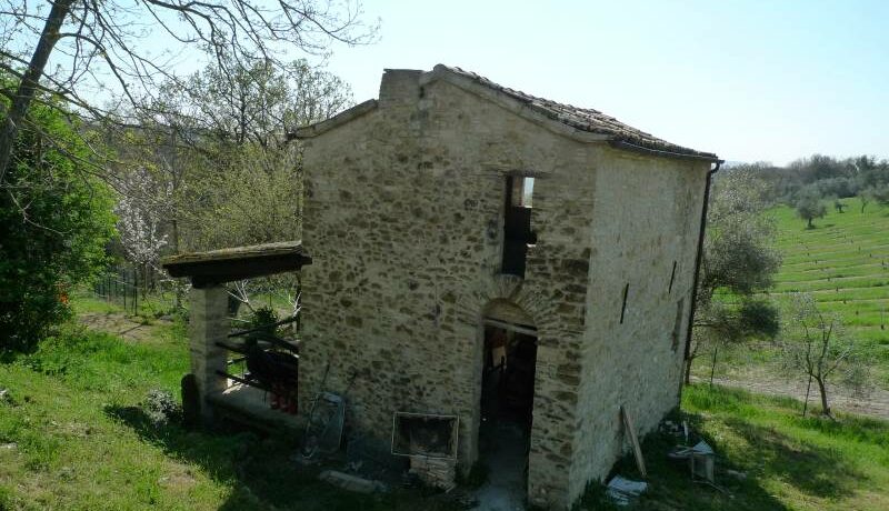 Borgo di 1000 mq in vendita a San Severino Marche