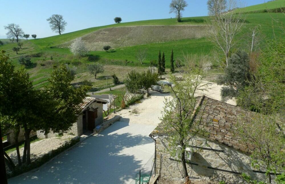 Borgo di 1000 mq in vendita a San Severino Marche